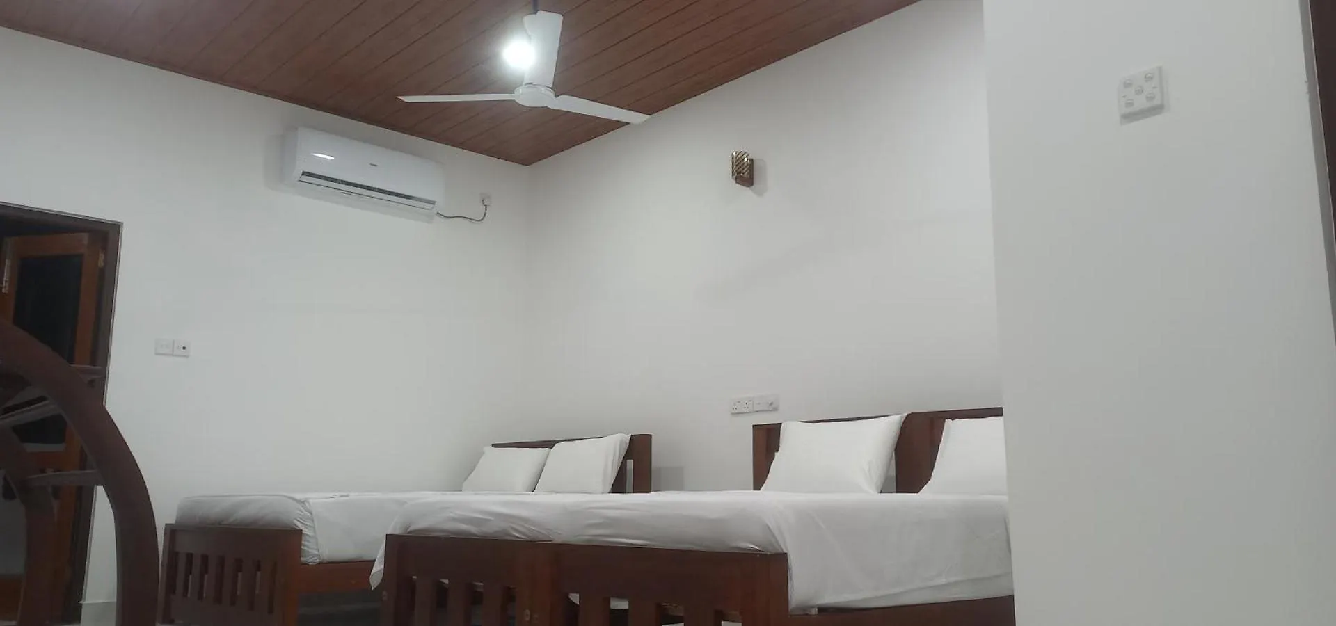 Shady Transit Hotel 卡图纳耶克 旅馆